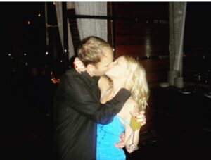 Daniel Negreanu Instagram - This picture was taken NYE many years ago when we almost got drunkenly married!

Thankfully we waited, and I love her more than anything in this world

You are my favorite person 

I love you @radioamanda 

Happy Birthday! ❤️💋

I love