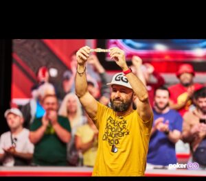 Daniel Negreanu Instagram - WOW, what a night! @dnegspoker finally got that 7th bracelet we all knew was coming. The 50k PPC is THE EVENT he wanted to win and he did it.

I saw a lot of people tear up last night and it just proves how many people are true fans. Core memory, right here. 🥺

I love you. ❤️ 

📸: @enriquemphoto 
@pokergo 
@wsop 
@ggpoker