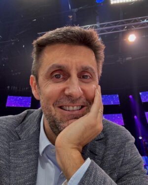 Daniel Oliveira Instagram - Últimos preparativos! A grande final de “Era uma vez na Quinta” hoje a seguir ao Jornal da Noite, na @sicoficial