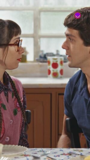 Daniel Rangel Instagram - #FAMÍLIAÉTUDO 📺 A Lupita pediu pra conferir a mirada milagrosa do Guto de pertinho e ele deixou! 🤭 Quem aí shippa os dois?