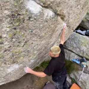 Daniel Woods Instagram - Climb, party, n bullshit

Vid 1: Rolls Royce 8B FA
Vid 2: Hazel Grace 8B 