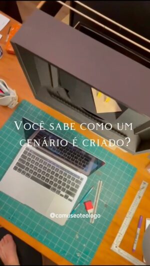 Daniela Galli Instagram - Não sabemos nem dizer o quanto estamos ansiosos para ver esse projeto lindo da @danielagallioficial finalizado 🤩

No vídeo descrevemos todas as etapas da construção desde a ideia até a execução. 

Vocês verão esse cenário de perto com a gente à partir do dia 16/06, que é a nossa estreia no teatro @teatroaliancafrancesa 🎭

Nos vemos lá? ✨

#camuseoteologo #albertcamus #peça #teatro #fé #ateismo #cultura #proac2021
