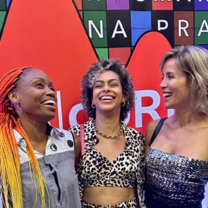 Daniela Galli Instagram - do lançamento de “How to be a Carioca” no @festivaldorio , que é sempre um oásis cultural. Parabéns, @ildasan !
A série tá bonita, divertida e sensível, e estréia dia 18 agora na Star . Direção artística de @carloshsaldanha , direção geral de @joanamariani , roteiro de Rodrigo Nogueira, com @seujorge e um super elenco brasileiro e internacional.
.
.
.
@starplusbr @merlejerome #howtobeacarioca