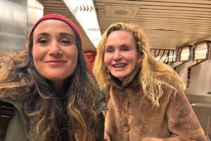Daniella Rabbani Instagram - 🤍🤍I cannot overestimate how badly I needed this. This show: a powerful dose of Jewish Joy   human resilience. Presented by my artistic home and mentors of nearly 20 years @folksbiene. With a cast I literally watch in awe every single performance seven times a week. The level of skill and SOUL they bring has me shepping so much nachas it’s sometimes overwhelming. I needed to step into the shoes of our ancestors to know we have been through this and worse and we will get through like we always have. I needed community. (Swipe for the best friends/ audience you could ever imagine who cry and clap and kvell right there with me.) I needed this. And from what I hear, the audience does too. Music and community and chizuk (strength in Yiddish). It’s ok to need that now. We run until December 10. You can get tickets at NYTF.org/amid-falling-walls/. 🤍🤍
.
.
.
#jewishandproud #jewishjoy #yiddish #yiddishtheater