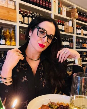 Danielle Bisutti Instagram - Fashion affiliate appreciation Friday. 
Is that even a thing? Now it is❣️
My gratitude to @michelemariepr and my TEAM at @icon_pr for connecting me to these glorious brands that dress and adorn me so beautifully! It gives me confidence and ease attending these fun events knowing my outfit is HANDLED 🙏🏻❤️‍🔥💯

@express - fluorescent pink blazer skirt suit, black lace jumpsuit, fluorescent mustard silk jacket, black faux alligator crop top, white blazer, black bodysuit, jewelry, black strappy heels. 
@unode50 - JEWELRY ❤️‍🔥
@skiesareblueclothing fluorescent pink blazer and shorts.
@lilysilk - black silk and lace camisole 
@cartier - gold “Juste un Clou” 💍 
@cutlerandgross - 👓 
@maccosmetics - 💄 #RedHaring 
@louisvuitton - “Neverfull MM” 👜 (that I always manage to fill up!) 

#fashion #affiliatemarketing #affiliate #expressclothing #skiesareblue #unode50 #lilysilk #cartier #louisvittonbag #maccosmetics #cutlerandgrosseyewear #conventions #autographsigning #daniellebisutti #freya #freyafriday #friday #gratitude