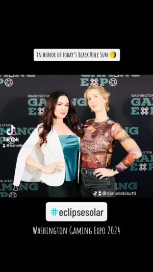 Danielle Bisutti Instagram - In honor of today’s Black Hole Sun 🌖 highlights from Washington Gaming Expo. 

@lilysilk 👕 @azazieofficial 🧥 @wagamingexpo @celebritytalentbooking #solareclipse #eclipse #blackholesun 🖤#godofwar #freya