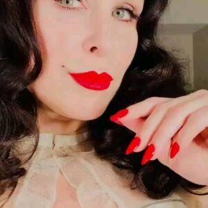 Danielle Bisutti Instagram - Portraits over the last few years. Thank you @serranostudiosla for this!
Happy new year!
#instagood #reels #recap #daniellebisutti #MACcosmetics #RubyWoo