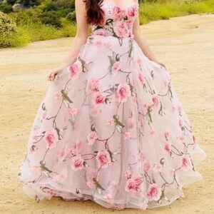 Danielle Bisutti Instagram - That pink dress I wore the day I left L.A. 

runwaymagazineofficial @iconpr 
#FreyaFriday #Pink #CoverGirl 🌸