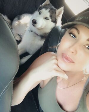 Danielle C. Ryan Instagram - Road trip!! ✨🖤