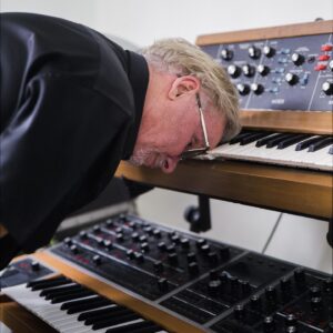 Danielle 'Danz' Johnson Instagram - Well, up there with one of the coolest experiences of my entire life!

Interviewed the legendary @markmothersbaugh of @clubdevo for @synth_history.

Photographer: @ambarbecutie 
Camera and Lighting Assistant: @max_flick 
BTS: @pastramiguy69 
3D Miniature Print: Danny Baxter
Special Thanks: @laurelstearns.

🙌