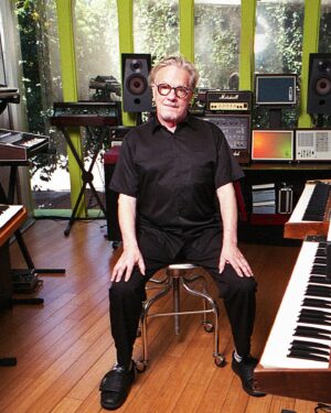 Danielle 'Danz' Johnson Instagram - Well, up there with one of the coolest experiences of my entire life!

Interviewed the legendary @markmothersbaugh of @clubdevo for @synth_history.

Photographer: @ambarbecutie 
Camera and Lighting Assistant: @max_flick 
BTS: @pastramiguy69 
3D Miniature Print: Danny Baxter
Special Thanks: @laurelstearns.

🙌