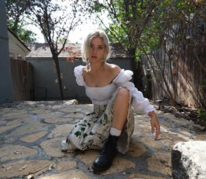 Danielle 'Danz' Johnson Instagram - lifelong New Yorker in her new backyard (needs some plants)