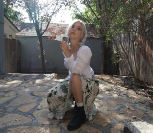 Danielle 'Danz' Johnson Instagram - lifelong New Yorker in her new backyard (needs some plants)