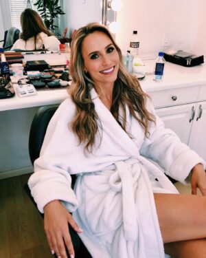 Danielle Demski Instagram - Camera ready...almost💁‍♀️❤️🎬
.
Tune into Let’s Make A Deal today on CBS for all the fun and to see if I find something more suitable to wear #robelife🤪
.
.
#LMAD #tvhost #lovemyjob #gameshow #CBS #behindthescenes #hollywood #glam #setlife