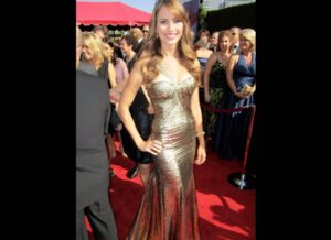 Danielle Demski Instagram - Congrats to all the nominees and winners at last nights #Emmys! 🏆👏 Here’s a throwback to one of my Emmy appearances 🙋🏼‍♀️ p.s. I miss this dress @mark_zunino 👗😍
.
.
.
.
.
.
.
.

#emmyawards #emmysfashion #redcarpet #tvhost #actor #dwts #andthewinneris #bts #emmys2021 #theemmys #marczunino