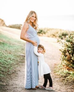 Actress Danielle Demski HD Instagram Photos and Wallpapers March 2020