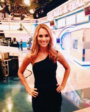 Danielle Demski Instagram - #TBT🔙📸 to the set of Let’s Make A Deal season 5!💃
Since filming new episodes of LMAD is on hiatus till the unforeseen future (for obvious reasons😣), you can catch a fun throwback on CBS today with yours truly! #rerun🎬
.
.
.
.
.
#LMAD #tvhost #season5 #behindthescenes #setlife #gameshow #hollywood #waynebrady #letsmakeadeal #lovemyjob #CBStvstudios
