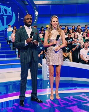 Danielle Demski Instagram - You know what’s nice to watch in times like these?? Happy contestants. Winners. Wayne Brady. And ME!😉💃🏼🎬
Don’t miss an all new Let’s Make A Deal today on CBS!
.
.
.
#LMAD #tvhost #behindthescenes #setlife #gameshow #hollywood #bts #waynebrady #letsmakeadeal #cbstv #alonetogether #quarantinelife