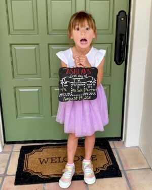 Danielle Demski Instagram - One of us cried about Ashlyn’s last year of preschool…the other got super excited. Any guesses??🥲💗🦄 
.
.
.
#firstdayofschool #mygirl #proudmama #girlmom #preschool #montessori #letthembelittleforever