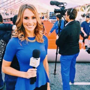 Danielle Demski Instagram - Who watched the Oscars last night?? I did!🙋‍♀️
.
I love award show season! Red carpets, one of a kind designer gowns, and heartfelt acceptance speeches. Whether I’m standing on the red carpet in 4” stilettos or snuggled up on the couch in my PJ’s, I love every minute. What about you...are you into it or couldn’t care less??🎥⭐️💃
.
.
#tvhost #redcarpet #setlife #awardshow #hollywood #behindthescenes #oscars