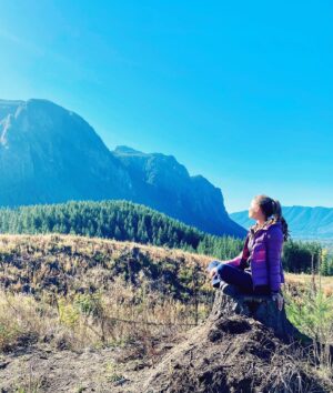 Danielle Demski Instagram - After a long days work, sometimes you gotta get out and breathe 🧘🏼‍♀️ (and then have your husband take your picture)  #MountSi #washington #beautiful @toyotausa #roadtrip
.
.
.
.
#behindthescenes #lovemyjob #travel #letsgoplaces #tvhost #actor #workhubby #toyotafamily #coupleswhoworktogether #setlife #adventure