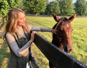 Danielle Demski Instagram - Not to brag but we met some famous race horses while on set in Kentucky with @toyota 😉🐎🎬
Perks of the job…needless to say they stole the show!! #TheBrangelinaOfHorses
.
.
.
.
#racehorses #tvcommercial #kentucky #husbandandwife #toyotaroadtrip #actor #toyota #setlife #letsgoplaces #workhubby #roadtrip #behidthescenes #bts #coupleswhoworktogether #usaroadtrip #danielleandethan