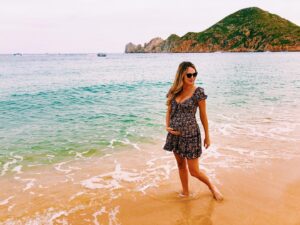 Danielle Demski Instagram - Beach life. Bump life🤰❤️🌊
.
.
#beachday #babybump #momlife #travel #mexico #cabosanlucas