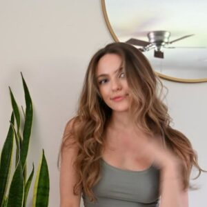 Danielle Rose Russell Instagram - 🐚🌊🐈🤍🪴🕯️