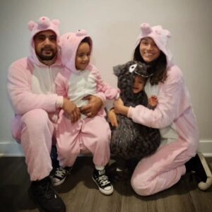 Danielle Vega Instagram - :: The three pigs and the wolf...who didn't want to wear her hat and ended up staying in the car with Daddy Pig anyway while Mama Pig and Baby Pig Trick-or-Treated in the snow. 🥴 
Halloween 2023 🐷🐷🐷🐺