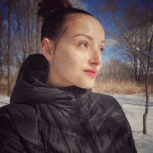 Danielle Vega Instagram - :: I'm currently experiencing No Tan-itus. That's why my skin is so pale. A gofund me account has been created to fly me promptly to a Caribbean island. 😆 I kid, I kid. Snowy day in #Chicago, but the sun came out and we couldn't resist. Wouldn't trade days like this. ❤
•
•
•
•
•
•
•
•
•
•
#DanielleVega #MomAndSon #MomLife #SnowDay #FunDay #iLoveMyJob