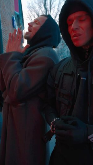 Daniil Prytkov Instagram - Праздничный сниппет для вас, девчата💔
Вторая сердечная танцевалка от нас с @miamioleg_official & @alex_svik 
Пусть это видео летит как поздравление каждой, кто разделяет с нами этот восторг❤️‍🔥