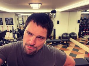 Danila Kozlovsky Instagram - Любите ли вы спортзал, как люблю его я🤦🏼
