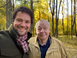 Danila Kozlovsky Instagram - На фото мой Папа. Ему сегодня исполнилось 76! С днём рождения, родной, чудесный человек! С тобой дико интересно и смешно. Я тебя очень люблю!