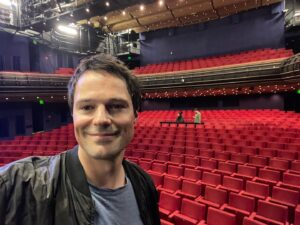 Danila Kozlovsky Instagram - Амстердам! Эстепона! Барселона! СПАСИБО! Было очень круто! 🤍🖤 Едем дальше и на очереди Женева и Цюрих. 28-го мая и 1-го июня. #FRANK