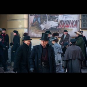 Danila Kozlovsky Instagram - ⠀
Наш «Карамора» существует в альтернативной версии одного из самых интересных периодов отечественной истории.⠀
Серебрянный Век увлёк нас своей двойственностью, когда небывалый подъём науки и технологий сопровождался расцветом оккультизма и мистических течений. Когда одни и те же люди могли днем из подручных материалов мастерить самодельную бомбу, а вечером в модном салоне участвовать в спиритическом сеансе общения с духами.⠀
Это сочетание, на первый взгляд, несочетаемых мировоззрений легло в основу наших героев.⠀
Помимо этого, юмор, экшен, любовь, драма, делают нашу историю абсолютно полифоничной и оттого, совершенно особенной.
⠀
Создание и производство @dkentertainment.studio 
Смотрите с 20-го января на @start.ru и @okkomovies