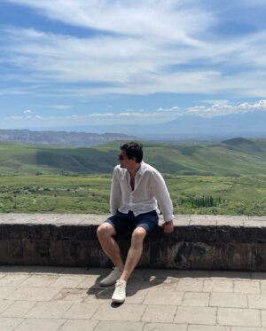 Danila Kozlovsky Instagram - ЖЕНЕВА! ЦЮРИХ! ЕРЕВАН! Это было эпически феерично!)) Спасибо за то, что в каждом из этих городов, вы были на распашку и бесконечно щедрыми на эмоции, смех, содержательные паузы и понимание. Этот тур в моем сердце🖤🙌 Сейчас небольшая пауза, а затем едем дальше и на очереди АЛМАТЫ 12 июня и затем, ТБИЛИСИ 14 и 15 июня. Жду не дождусь новых встреч! #frank