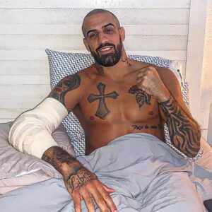 Danilo Marques Instagram - Cirurgia feita no cotovelo , pelo @stevemoramd , que sabe muito .
Logo estarei recuperado e treinando.
Surgery done in my elbow , by my doctor @stevemoramd who knows everything about this game .
I Will be back soon.