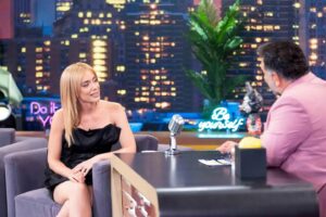 Danny Giannakopoulou Instagram - Απόψε στο #the2nightshow με τον @grigorisarnaoutoglou.official! Πέρασα πανέμορφα! Σε ευχαριστώ!
.
👗@geelistgr 
🪮@giorgoskatsiginis 
#2nightshow #grigorisarnaoutoglou #interview #latenight #acting #actress
