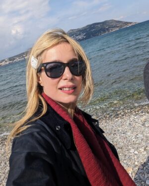 Danny Giannakopoulou Instagram - Καλή Σαρακοστή σε όλους! 
( Τόσο εύκολα δεν έχω ξαναπεταξει χαρταετό! Μου έλειψε λίγο η ταλαιπωρία του παλιού!)
.
.
#happymoments #sarakosti #koulouma #31weekspregnant