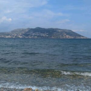 Danny Giannakopoulou Instagram - Καλή Σαρακοστή σε όλους! 
( Τόσο εύκολα δεν έχω ξαναπεταξει χαρταετό! Μου έλειψε λίγο η ταλαιπωρία του παλιού!)
.
.
#happymoments #sarakosti #koulouma #31weekspregnant