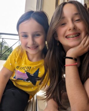 Danny Giannakopoulou Instagram - Ανάμεσα στο παρελθόν, στο παρόν και στο μέλλον. Σε ρόλους οικείους κι ανοικειους, καλά παιγμενους αλλά και επιπόλαια, σε ρόλους βοηθητικούς αλλά και σε πιο πρωταγωνιστικούς. Ανάμεσα σε ο,τι είμαι κι ο,τι ενδεχομένως θα γίνω. Ανάμεσα σε όσους λατρεύω, καλά προστατευμένη, για να υποδεχτώ με θάρρος και αφοσίωση αυτούς που έρχονται!
Χρόνια πολλά! 
.
Few days to go!
.
#easter #bestwishes #family #nieces #familytime #babyontheway #pregnant #mystory
