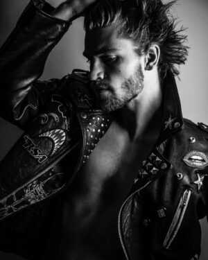 Danny Griffin Instagram - Am I dreaming? 
An Absolute pleasure to shoot with you @damon_baker 🤍🖤