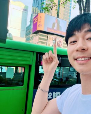 Danny Koo Instagram - This is SO cool. Thank you @spotifykr and @warnermusickorea 🙈💚
 
Catch me at Gangnam station until the 19th!

@warnermusic_kpop
@warnerclassicskorea