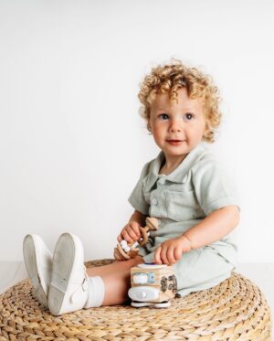 Danny Miller Instagram - So we went to @mumandme_app event last week to get all our final bits for baby number 2’s arrival and found Albert had taken himself off to the next stall just for a quick photoshoot - swipe for video 😂😂

This is what he got up to when he wandered off alone! Thanks @chaptertwophotography for accommodating him and for the wonderful photos!