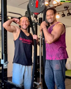 Dante Carver Instagram - ダンテと合トレ💪🏻🔥
めちゃ笑った！！
2024.01.31
#ダンテ @dantecarverofficial 
#スマイル石井 @kenta.ishii 
・・・・・
#スタジオバズーカ渋谷一丁目 @sb_shibuya1 
#スタジオバズーカ #studiobazooka