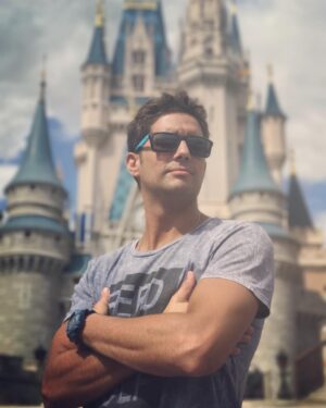 Dany Martins Instagram - Todo puede convertirse en magia en menos de lo que vos te imaginas! Solo tenes que atreverte a soñar y no dejar de hacerlo! #Disney Donde los sueños se hacen realidad! #wheredreamscometrue #magickindom #Castillo