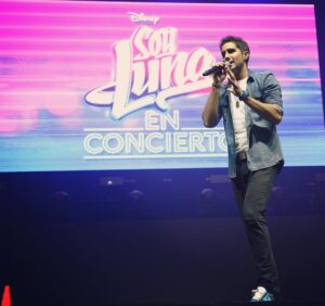 Dany Martins Instagram - Mi pasión! Mi vida! Mi cable a tierra! El escenario! El público! El aplauso! Gracias! Mientras pueda, voy a subirme y dejare todo! Look @bydeepoficial #soylunaenconcierto #Tecnopolis #Conduccion