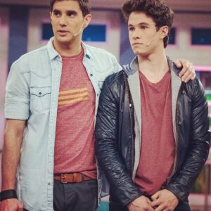 Dany Martins Instagram - Aparece caminando una chica hermosa y vos tipo! Jejeje Mañana 17 hs @michaelronda en #pijamaparty por @disneychannel_la No te lo vas a perder no? #DisneyChannel #Amigos #michaelronda #pijamada