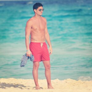 Dany Martins Instagram - Cómo estaría necesitando esto! Un poco de mar, agua caliente y trasparente! Caminatas! Sin pensar! Y sentir los pies en la arena! #Look @martinaditrento_oficial @gbay_oficial @guillecasinghino #baywatch jejeje #Playa #playadelcarmen #mexico #vacaciones #ya