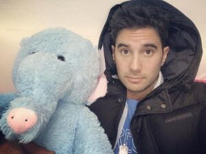 Dany Martins Instagram - Tuve por un rato este peluche de elefante que me acompañó gran parte del sábado! Ahora no lo tengo y lo extraño! Quiero ese peluche nuevamente, aunque no fuese mío! #amigos #elefante #sabado #peluche 😂 De quién crees que es este peluche??? 🤔